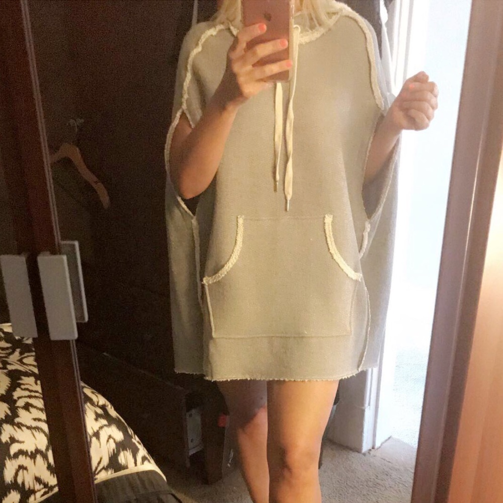 NWT! SeN Sweatshirt Poppy Top